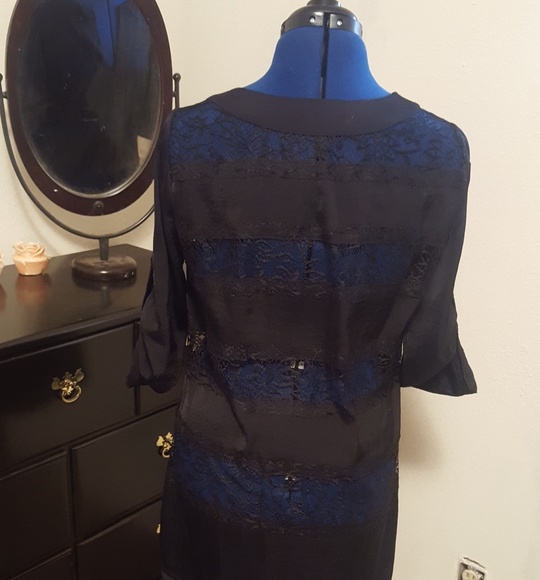 BCBG lace and satin blouse - Picture 3 of 3